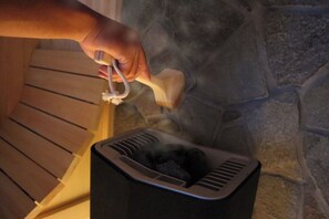 Miscellaneous - A vacation rental featuring a terrace, garden, and sauna—the entire house is yours! With Mt. Daimonji right before your eyes, take some time to relax in the spacious bus sauna. (箱根町)