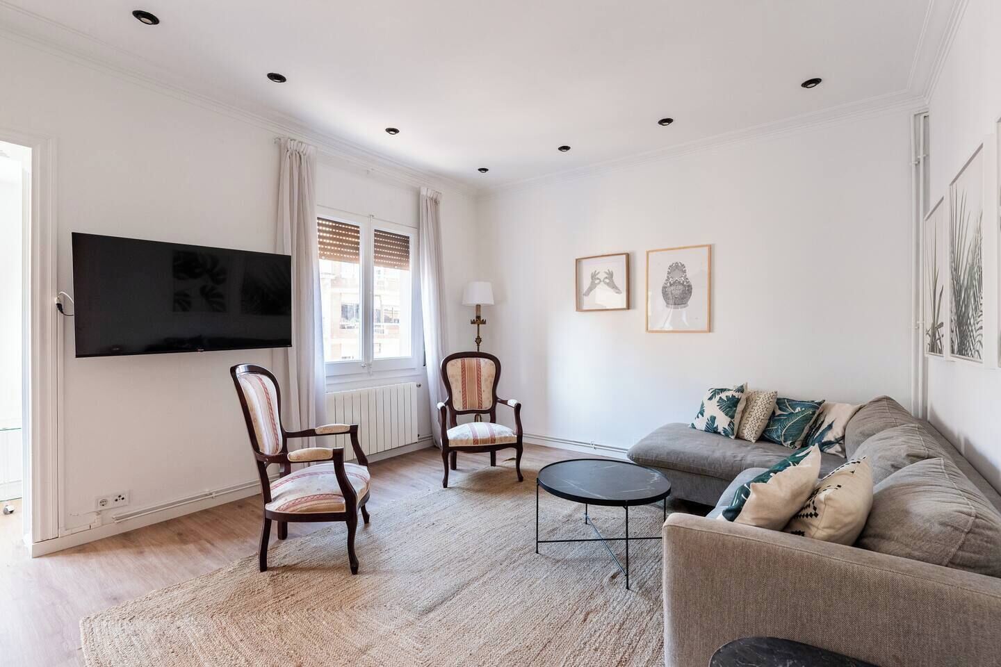 Modern, Spacious Monthly Rental (Min 32 Nights) In The City Centre - Barselona
