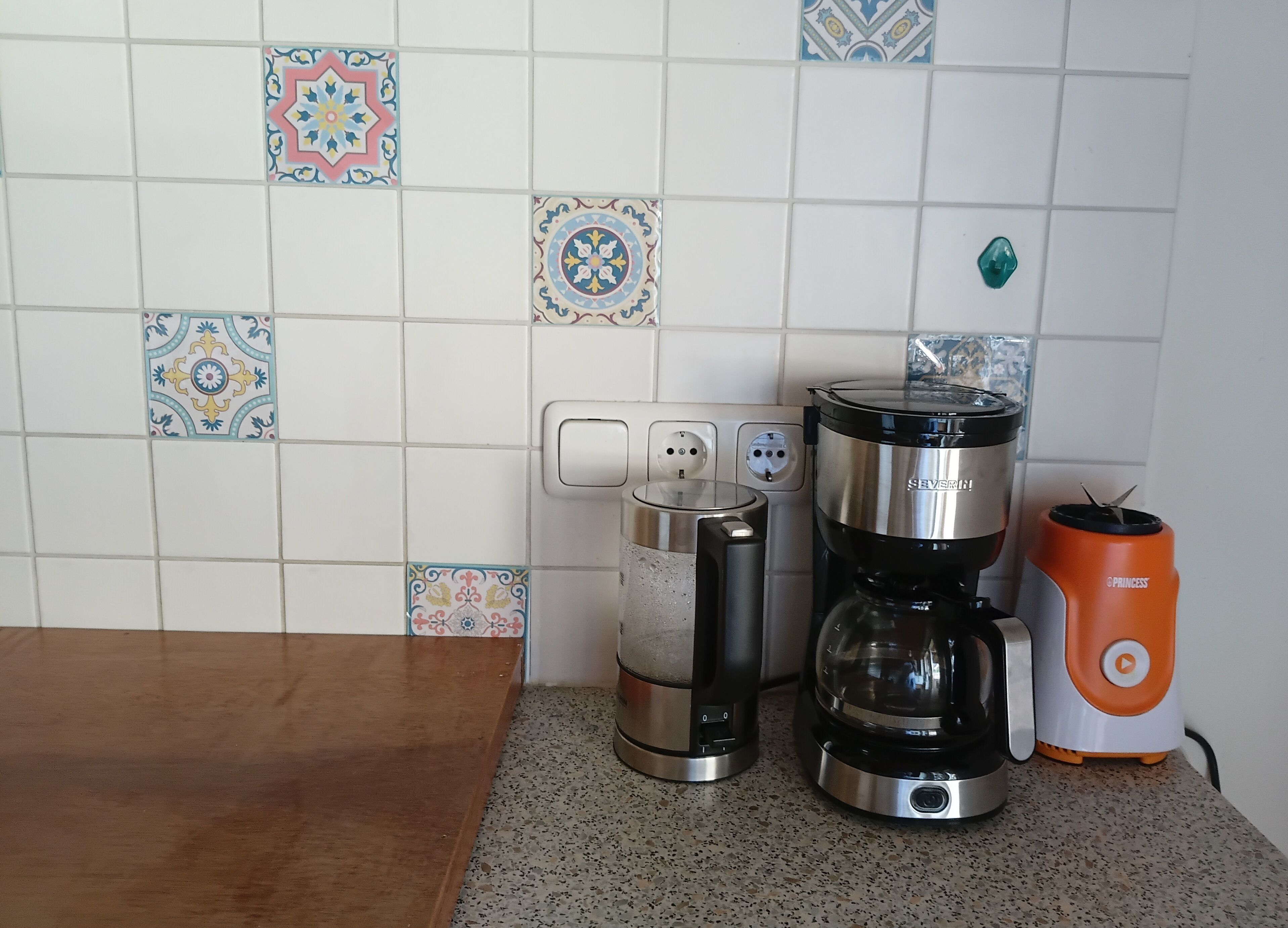 Kaffee und/oder Kaffeemaschine