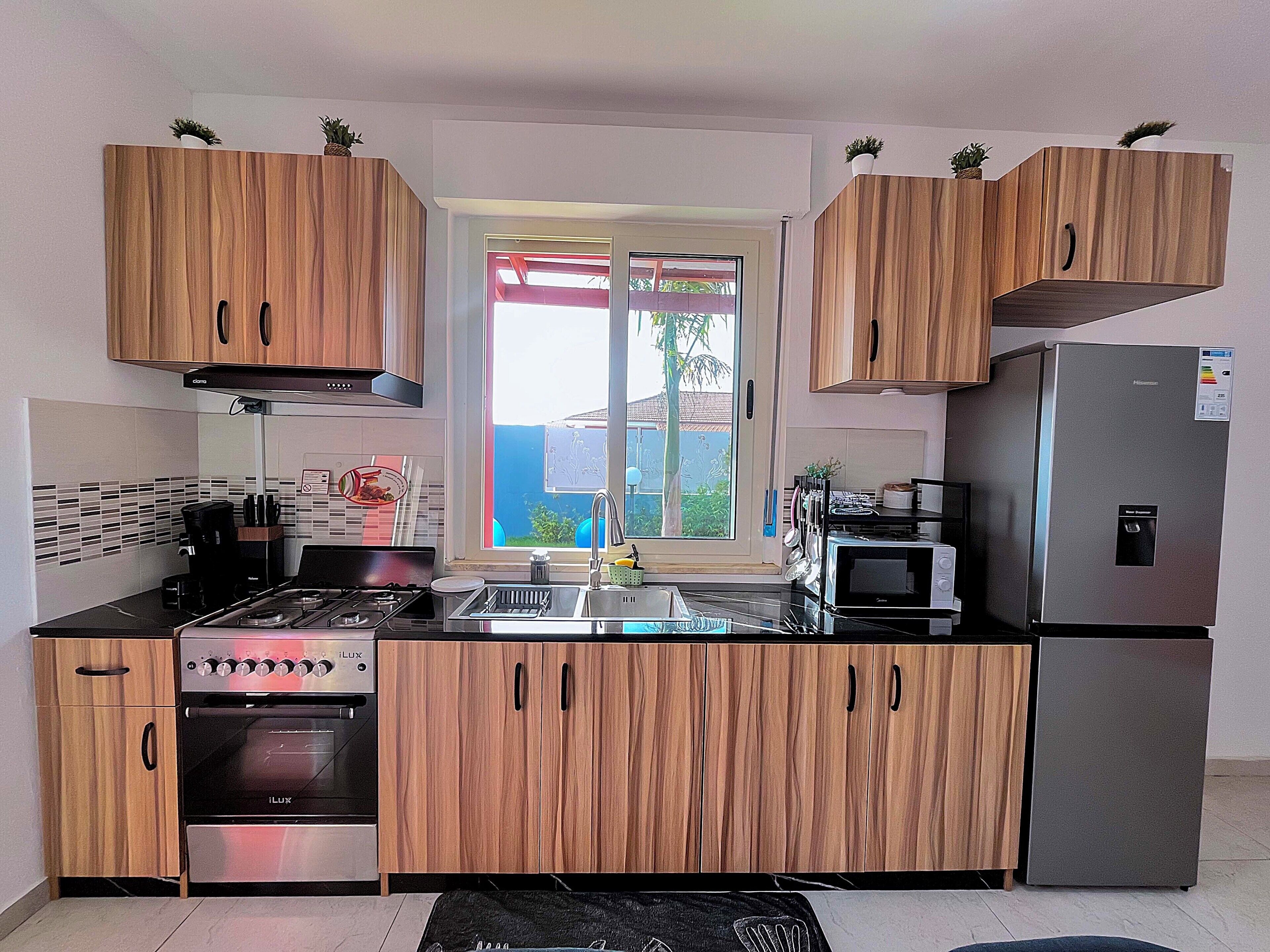 Coffee/tea maker, fridge, microwave, oven