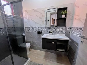 Dusche, Haartrockner, Handtücher, Seife