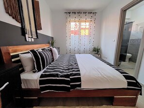 Schreibtisch, Bügeleisen/Bügelbrett, kostenloses WLAN, Bettwäsche