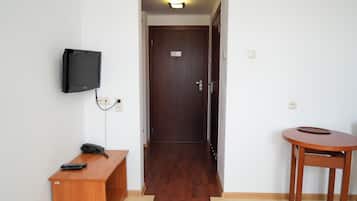 Single Room, City View | Interior