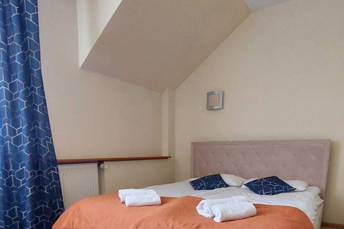 Habitación doble | Escritorio y espacio para trabajar con un portátil