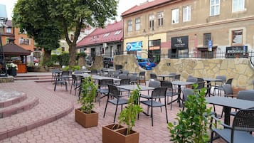 تناول الطعام بالخارج