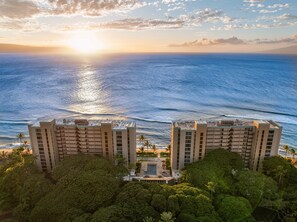 A high-rise hotel with multiple floors, a swimming pool, and a view of the ocean. - Oceanfront Retreat with Panoramic Views & Beachfront Lanai -Mahana 109 (Lahaina)