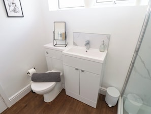 Bathroom - ASHTREE COTTAGE, pet friendly, character holiday cottage in Penrith (Carlisle)