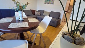 Dining - VasarojaLt apartamentai Gotaras Palangoje (Palanga)