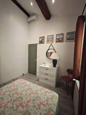 2 chambres, fer et planche à repasser, accès à Internet, literie fournie