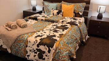 3 bedrooms, iron/ironing board, WiFi, bed sheets