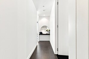 Interior - Luxury CBD Top Floor Apt w/Gym spa pool n Car Spot (Southbank)