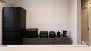 Villa de lujo, vista a la montaña | Cocina privada | Refrigerador con congelador, microondas, parrilla de estufa y tostadora