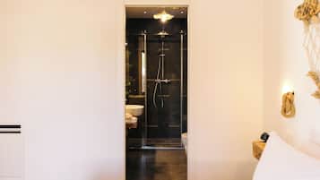 Apartment, 1 Queen Bed with Sofa bed, Pool Access, Courtyard View | Blackout drapes, iron/ironing board (on request), cribs (surcharge)
