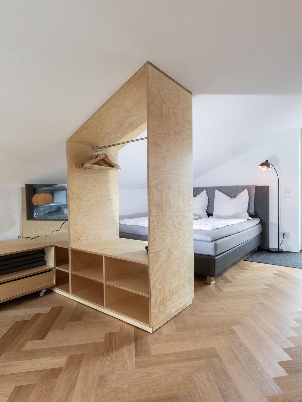 1 bedroom, bed sheets