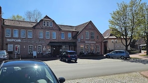 A brick building with a sign for Tropicana Linebuerger Hof Hotel/Restaurant.