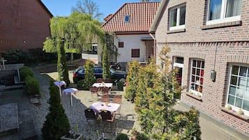 Family Triple Room | Courtyard view