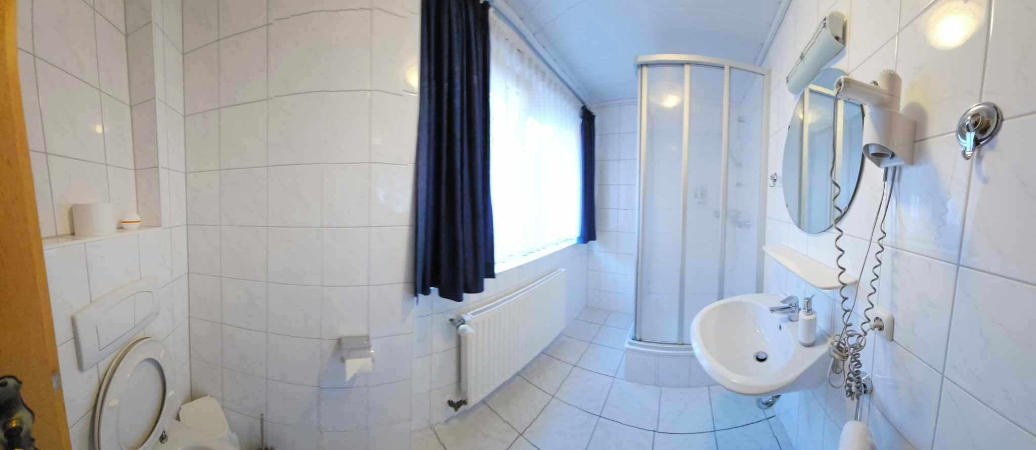Family Triple Room | Bathroom