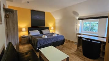Desk, laptop workspace, blackout curtains, cots/infant beds