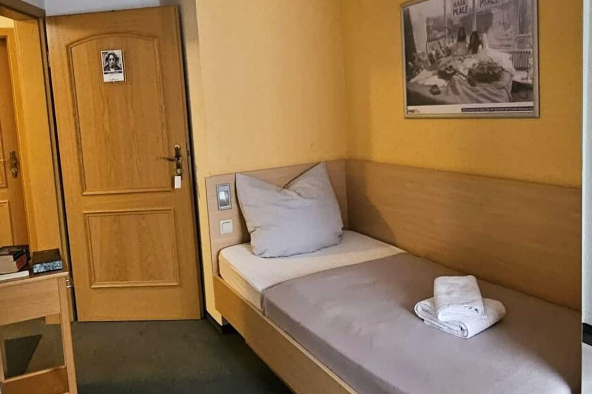 Habitación individual estándar | Escritorio, espacio para trabajar con laptop y cortinas blackout