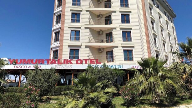 A multi-story hotel with a sign for 'YUMURTALIK OTEL' and 'DISCO & BAR' below. - YUMURTALIK OTEL (Yumurtalık)