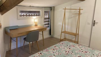 Desk, iron/ironing board, WiFi (free)