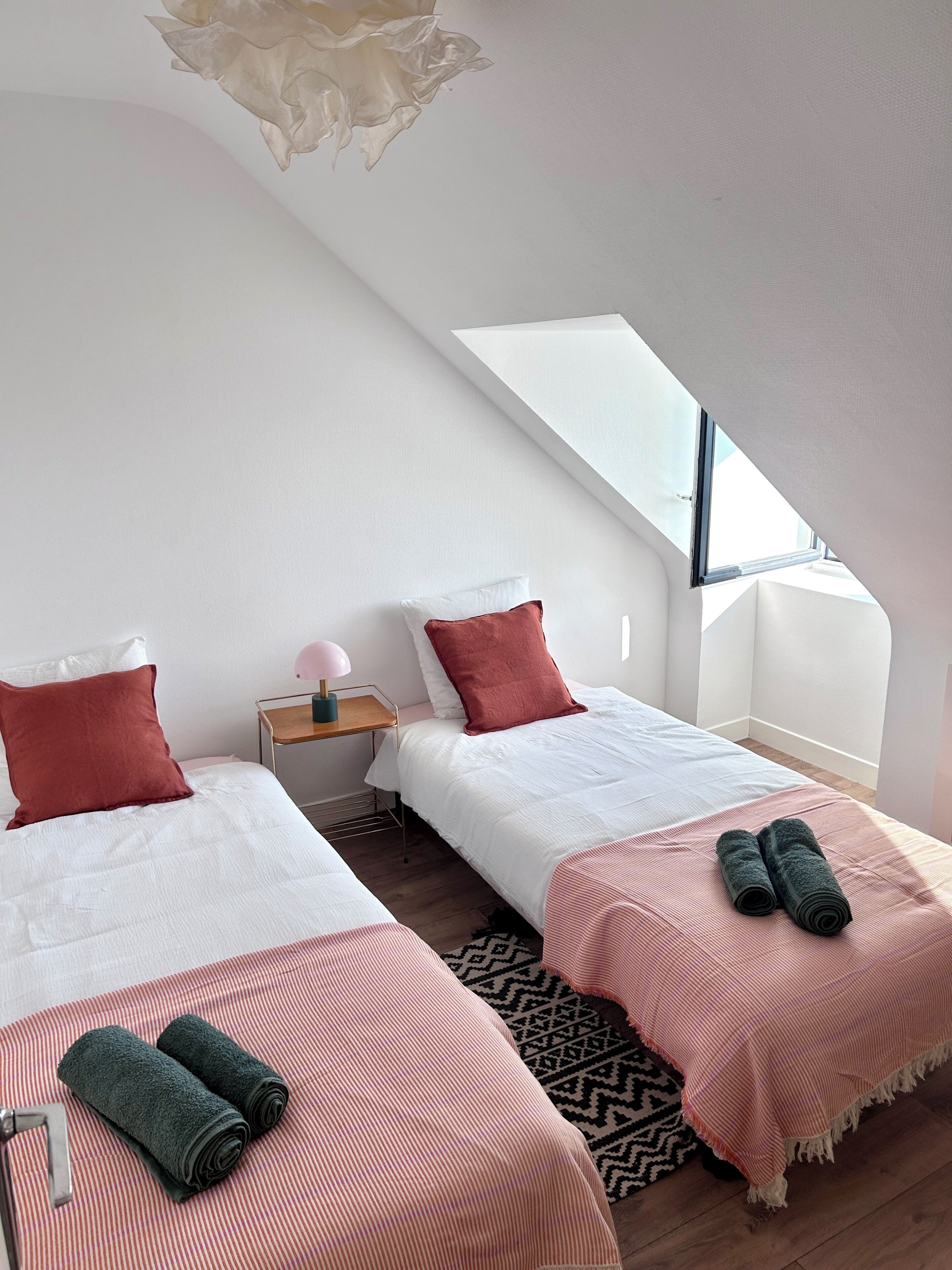 WiFi, bed sheets