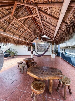 Outdoor dining - Casa piedra parada hotel (Brisas de Zicatela)