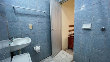 Comfort Quadruple Room | Bathroom