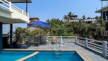 15 outdoor pools