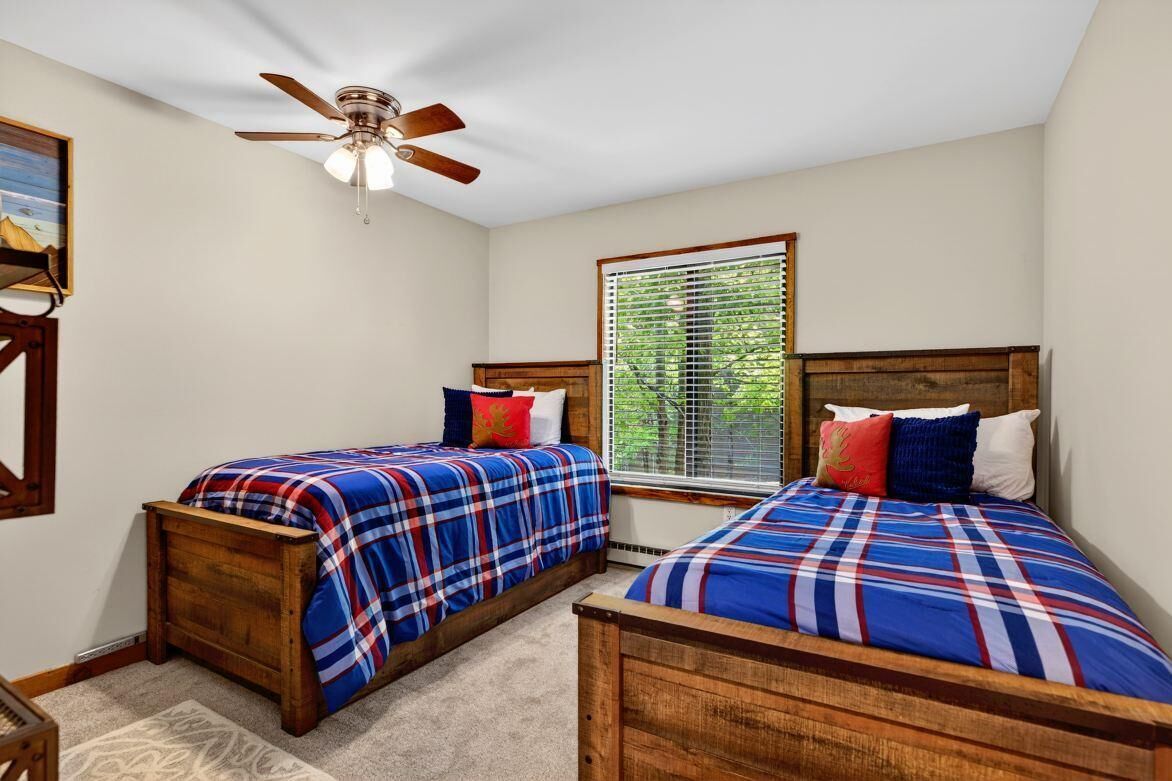 2 bedrooms, internet, bed sheets