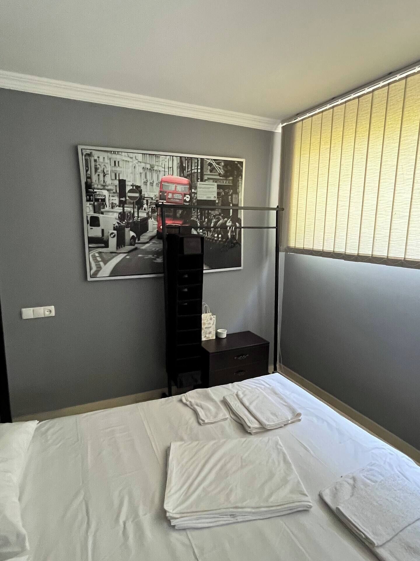 2 bedrooms, iron/ironing board, internet, bed sheets