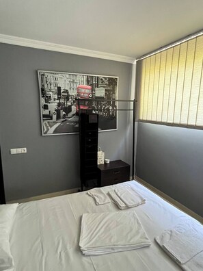 2 bedrooms, iron/ironing board, Internet, bed sheets