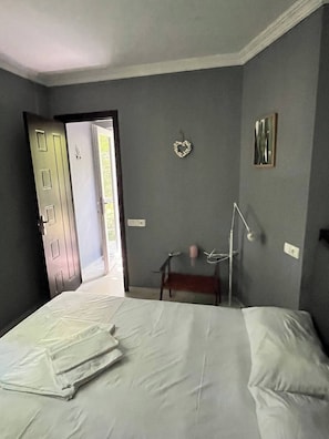2 chambres, fer et planche à repasser, accès à Internet, literie fournie