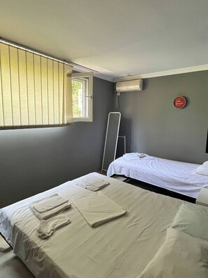 2 habitaciones, tabla de planchar con plancha, internet y ropa de cama 