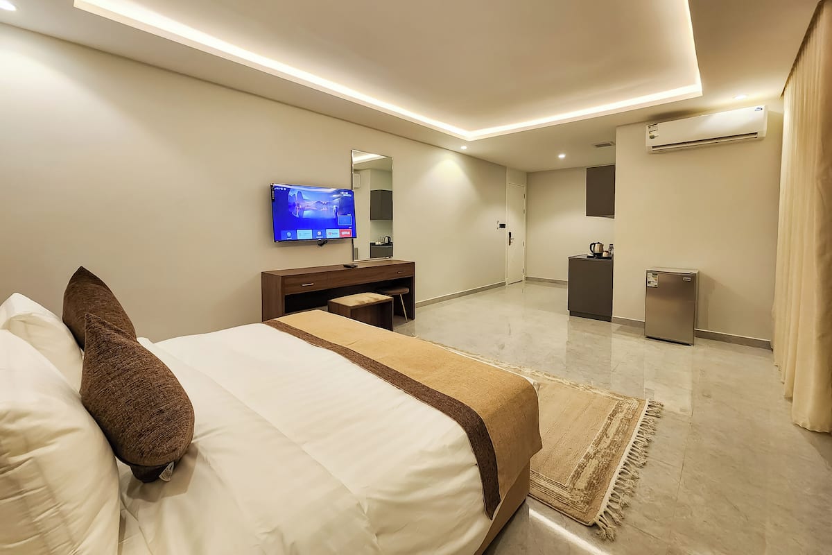 Deluxe Double or Twin Room, Courtyard View | In-room safe, blackout drapes, iron/ironing board (on request)
