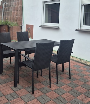 Outdoor dining - Tina's Cozy Vacation Rental (54 m²) with a Terrace in Plettenberg (Sauerland) (Plettenberg)