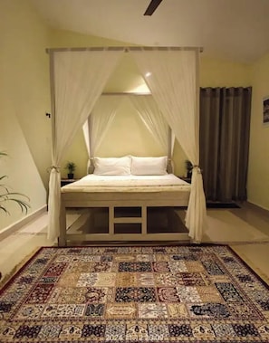 Iron/ironing board, Internet, bed sheets - Hill view apartment 2 (Ashwem)