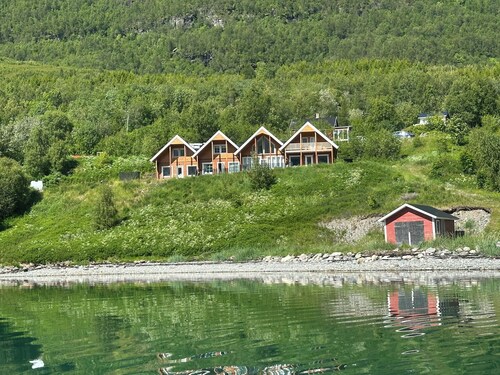 Beautiful Villa with Ocean Views, Between Lyngen and Tamok