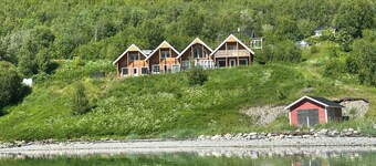 Beautiful Villa with Ocean Views, Between Lyngen and Tamok