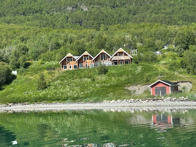 Beautiful Villa with Ocean Views, Between Lyngen and Tamok