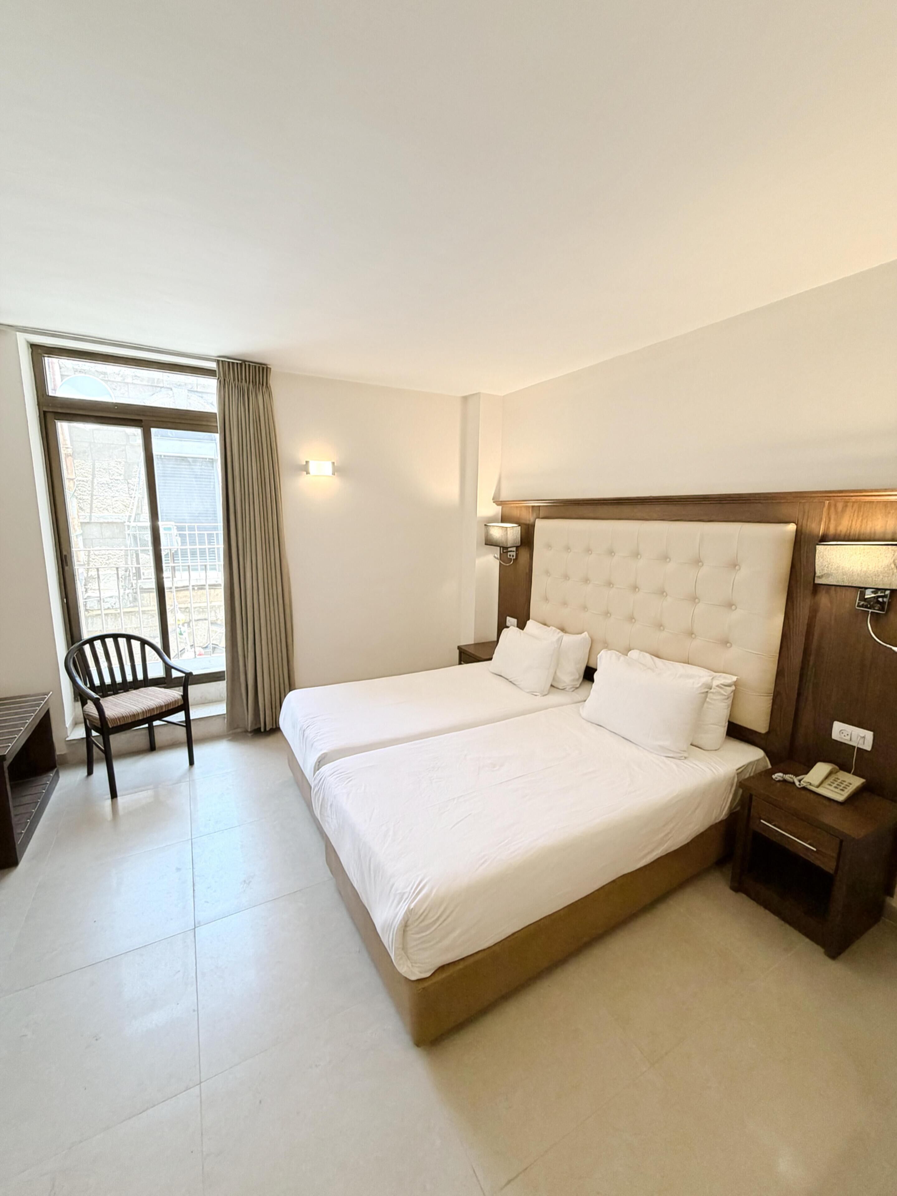 Twin Room | Desk, laptop workspace, WiFi (free), bed sheets