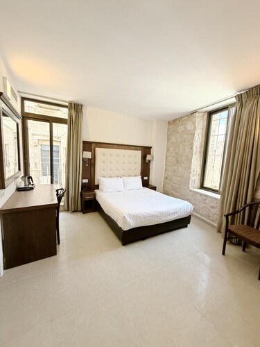 The Annexe - by Gloria Hotel