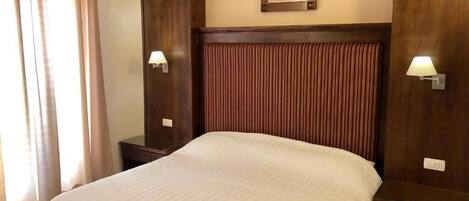Desk, laptop workspace, WiFi (free), bed sheets