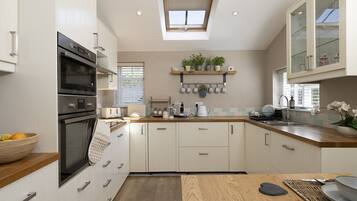 Coffee/tea maker, fridge, microwave, oven