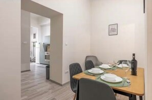Dining - Superb 3-bedroom apartment with AC in vibrant Budapest (Budapest)