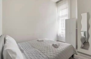 Free WiFi, bed sheets - Superb 3-bedroom apartment with AC in vibrant Budapest (Budapest)