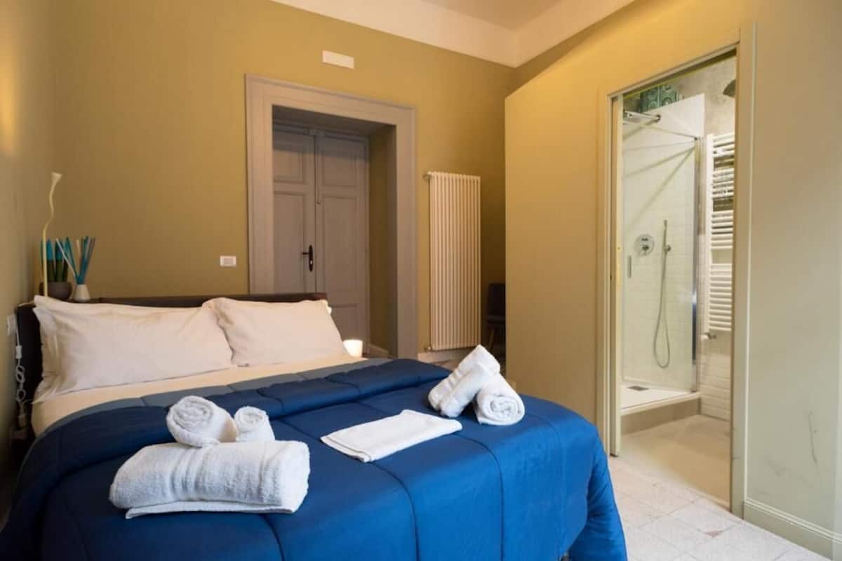 Habitación doble junior, balcón | Caja de seguridad en la habitación, cortinas blackout y insonorización