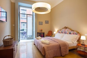 Superior Double Room, Balcony | Peti besi dalam bilik, langsir/tirai gelap terus, kalis bunyi 