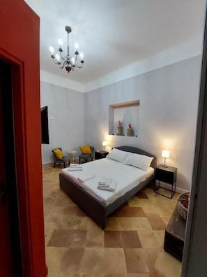 Comfort Double Room, Balcony | Peti besi dalam bilik, langsir/tirai gelap terus, kalis bunyi 