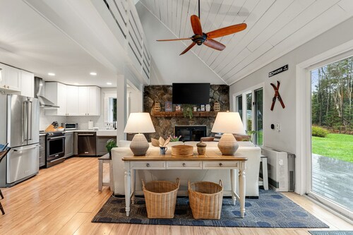 The Warren Nook: Your cozy, modern mountain basecamp.
